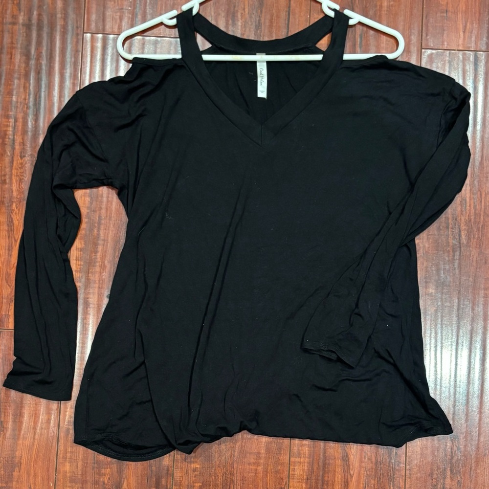 Black V-Neck Long Sleeve Top